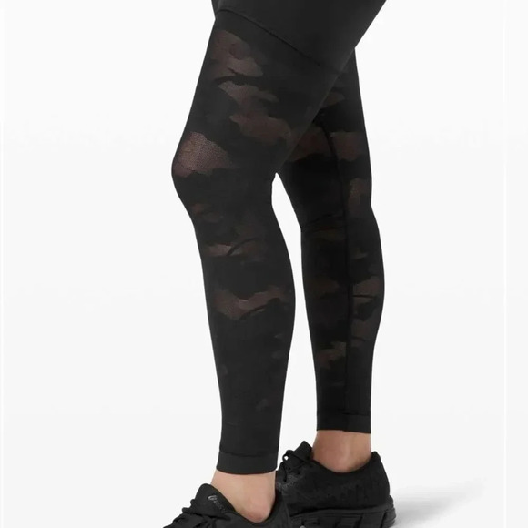 Lululemon sz 4 Sheer Will High-Rise Tight 28" *Camo
Black great pre owned cond - Picture 11 of 16
